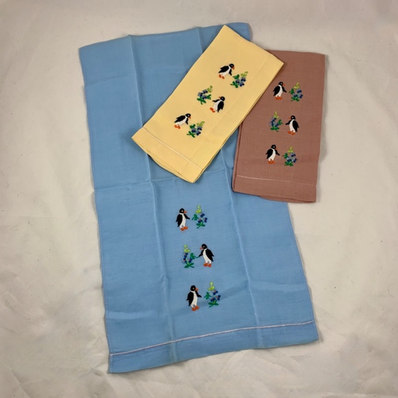 1960s Hand Embroidered Penguin Linen Guest Hand Towels, S/3 - Picture 5 of 6